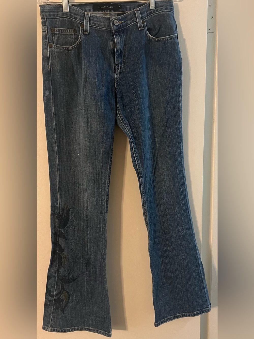 Calvin Klein women’s retro flared jeans W/lower leg embroidery design